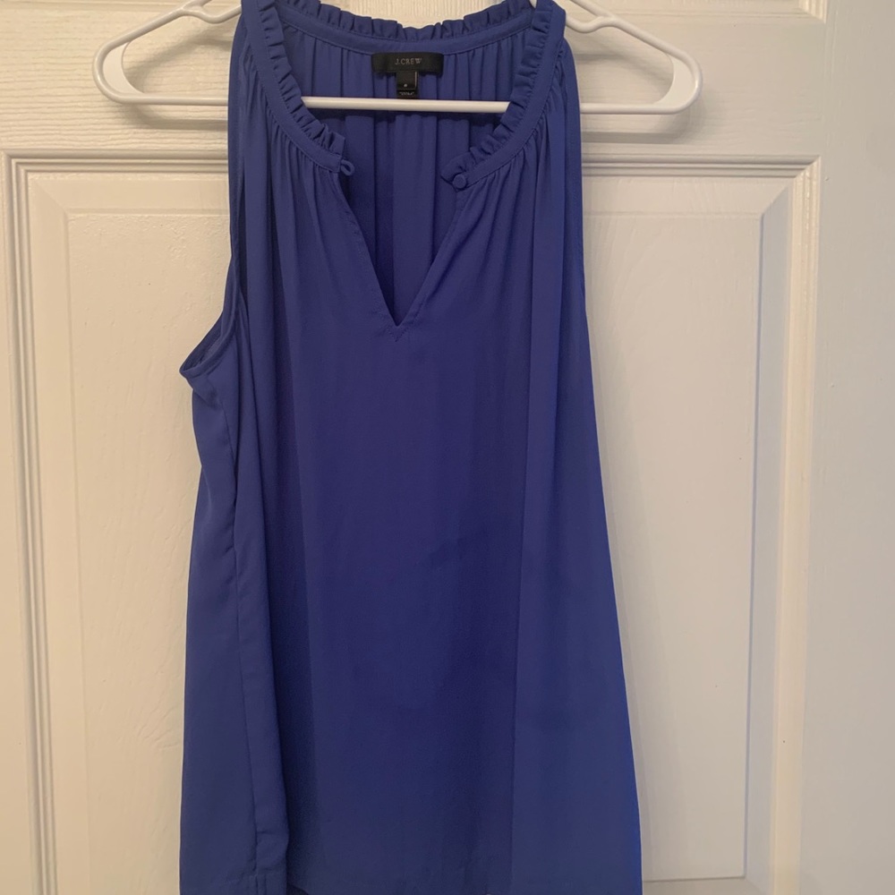 Blouse with key hole at neck.